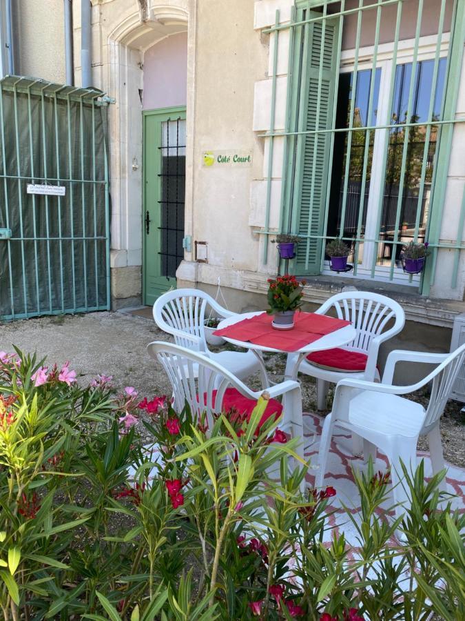 مبيت وإفطار LʼIsle-sur-la-Sorgue Cote Court المظهر الخارجي الصورة